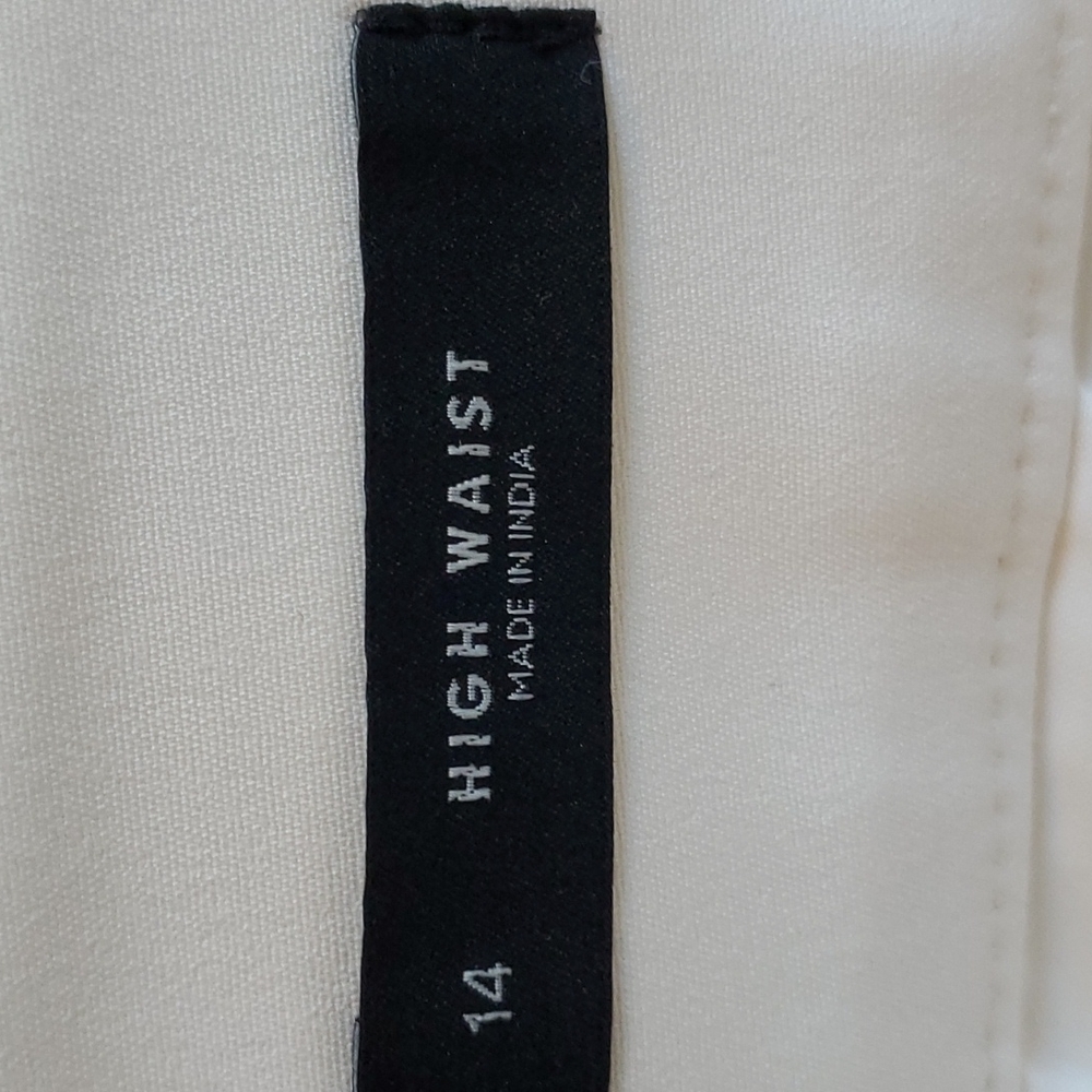 NWOT loft high waist cream shorts - Picture 7 of 8